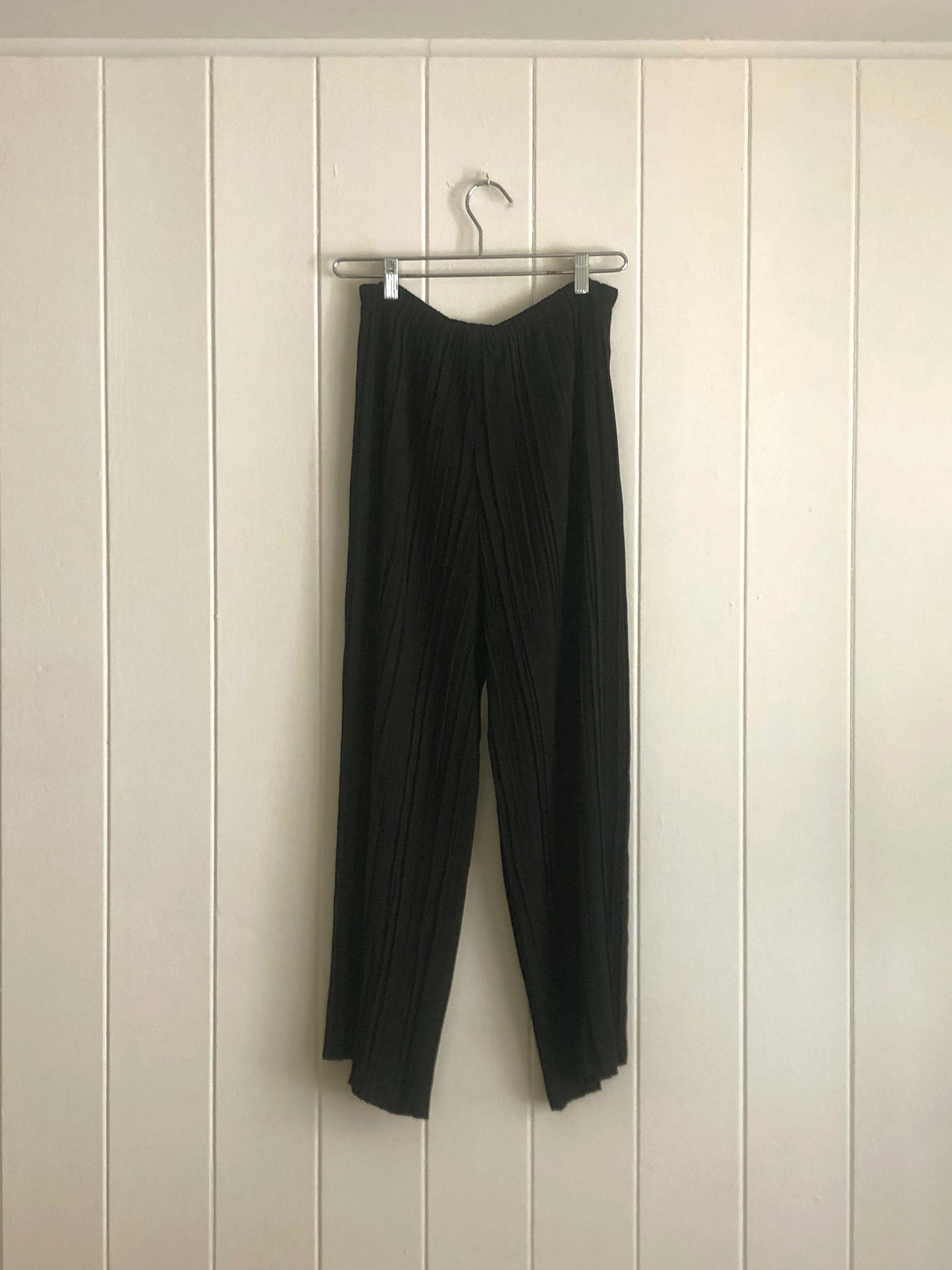 Black Sesame Pleated Pants