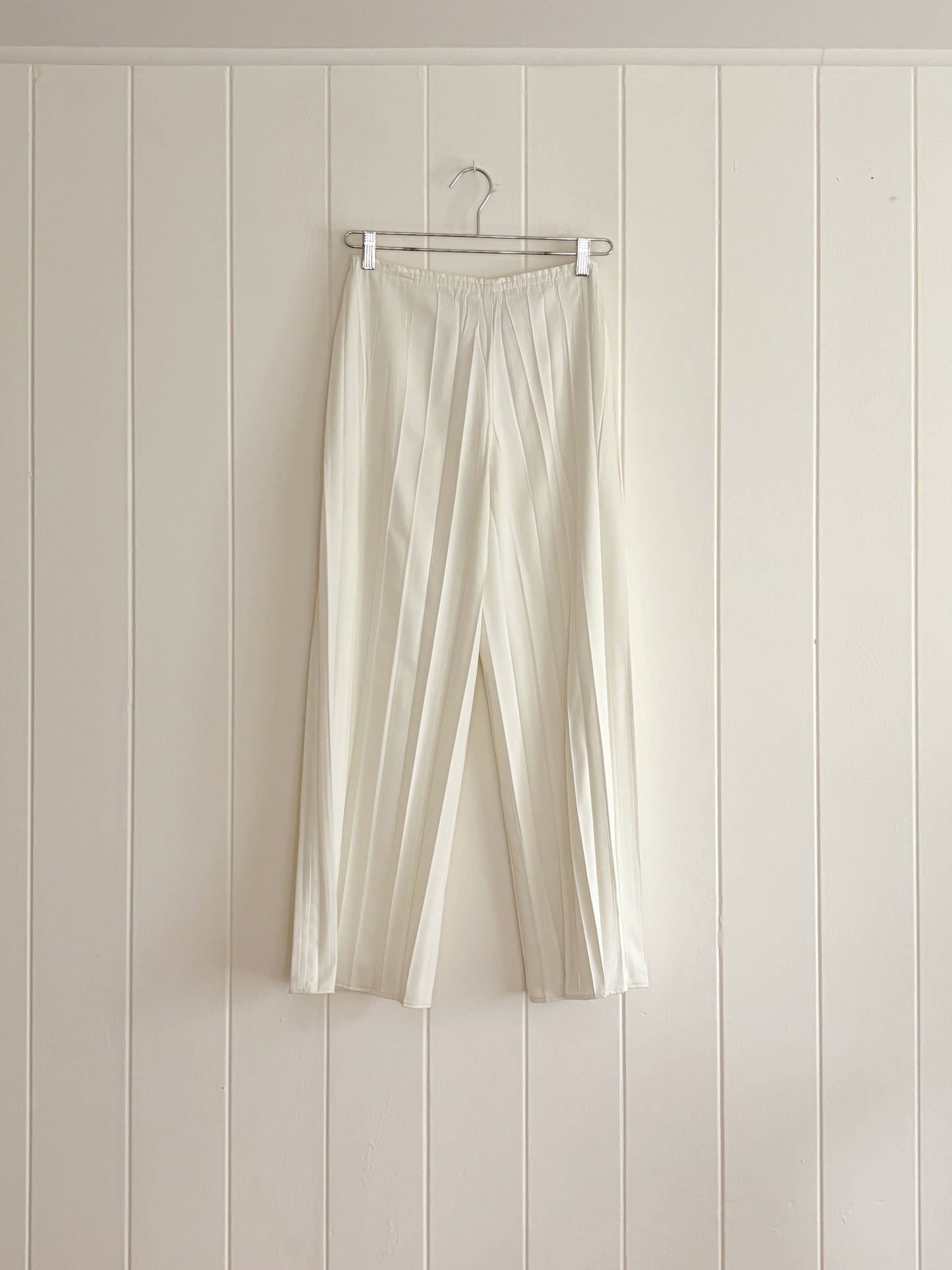 White Pleated Pants